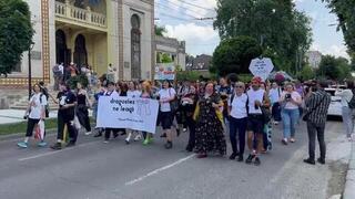 Марш сторонников ЛГБТ в Кишиневе обернулся столкновениями с полицией и задержаниями