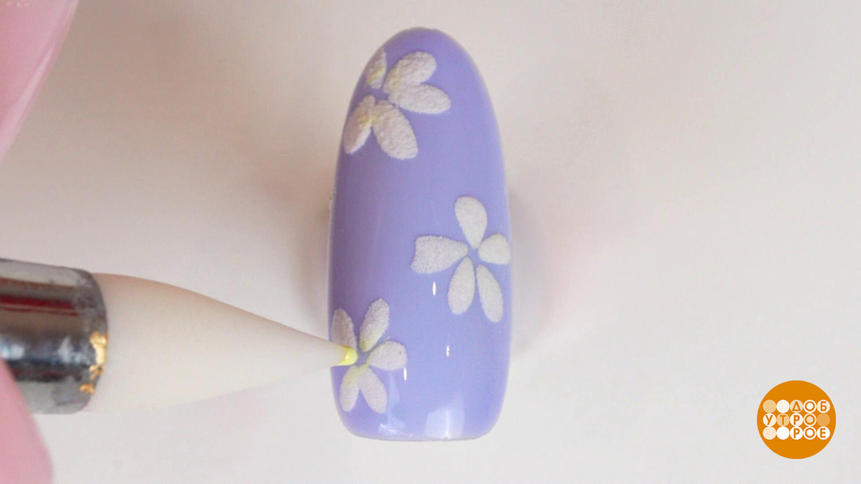 «Цветочный» маникюр с акриловой пудрой. Доброе утро. Фрагмент выпуска от 19.06.2025