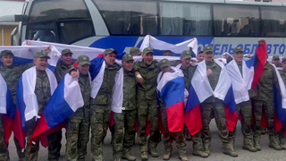Опубликованы кадры возвращения российских военных из украинского плена