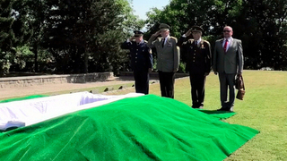 На главном военно-мемориальном комплексе Братиславы перезахоронили останки советского летчика-истребителя Петра Филатова