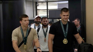 Российские дзюдоисты вернулись в Москву после чемпионата мира в Будапеште: кадры