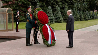 Путин возложил венок к Могиле Неизвестного Солдата в День памяти и скорби
