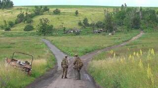 В Курском приграничье российские военные собирают тела поверженных врагов