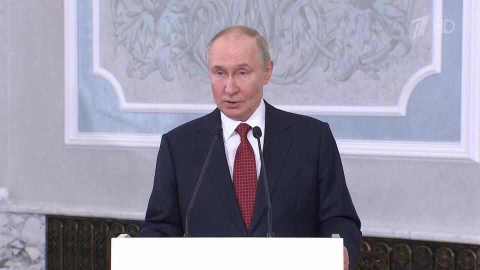 Владимир Путин вечером завершил визит в Минск общением с журналистами