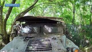 Российский боец показал, из чего сделаны американские бронеавтомобили HMMWV