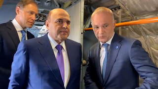 Мишустин осмотрел салон обновленного Ил-114-300 в аэропорту Екатеринбурга