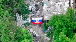 Военные РФ подняли флаг над поселком Толстой в ДНР: видео