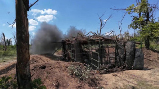 В районе Константиновки в ДНР артиллерия расчищает дорогу штурмовым подразделениям