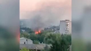 Армия России нанесла групповой удар по объектам ВПК Украины: видео прилетов