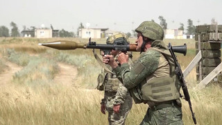 Желающих поступить на военную службу по контракту все больше и больше