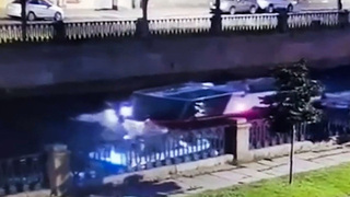Теплоход врезался в катер с пассажирами на борту в Санкт-Петербурге: видео