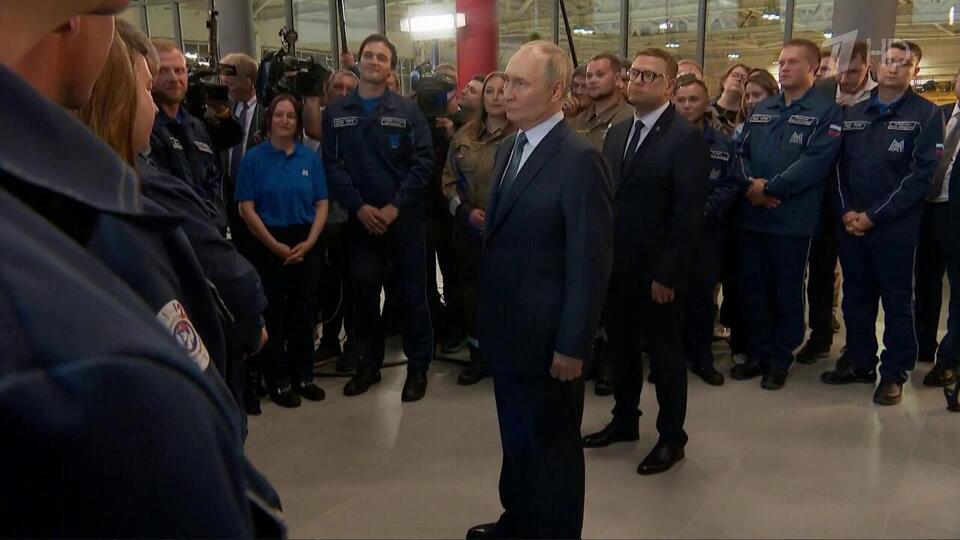 Президент запустил новое производство на Магнитогорском металлургическом комбинате и пообщался с рабочими