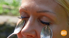 Снимаем летние отеки глаз... ложками. Доброе утро. Фрагмент 