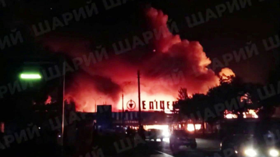 ВС РФ нанесли массированный удар по производственным линиям беспилотников и топливным складам ВСУ