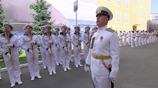 В России чествуют военных моряков