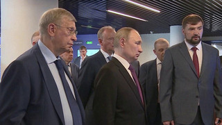 В Санкт-Петербурге Владимир Путин посетил Морской технический университет