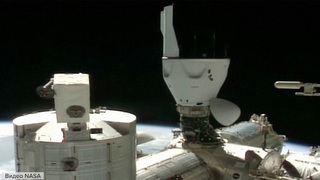 Американский корабль Crew Dragon пристыковался к МКС