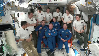 Космонавты МКС встретили на борту станции экипаж Crew Dragon