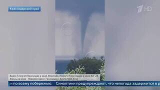 Шторм, смерчи, наводнение: появились кадры обрушения стихии на Краснодарский край