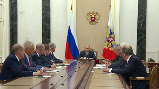 Владимир Путин провел оперативное совещание с постоянными участниками СБ России
