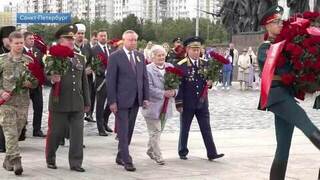 Появились кадры возложения цветов в памятный День окончания Ленинградской битвы