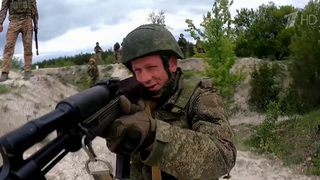 Тысячи добровольцев по всей России приходят в пункты отбора на военную службу