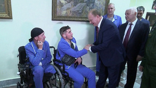 Геннадий Зюганов навестил российских военных в Центральном Военно-клиническом госпитале имени Вишневского