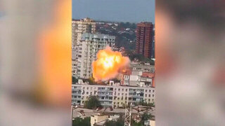 Момент удара беспилотника ВСУ по дому в Ростове-на-Дону попал на видео