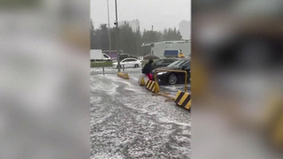 В последнюю неделю лета Санкт-Петербург засыпало градом и мокрым снегом