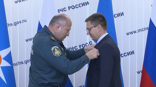 Корреспондент Первого канала награжден медалью МЧС за освещение работы спасателей в Мьянме