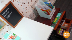 Рабочее место школьника: везде  порядок. Фрагмент 