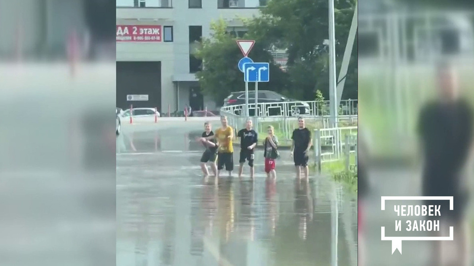 Видео недели: поговорки от первоклашек; мальчишки в луже. Человек и закон. Фрагмент выпуска от 05.09.2025