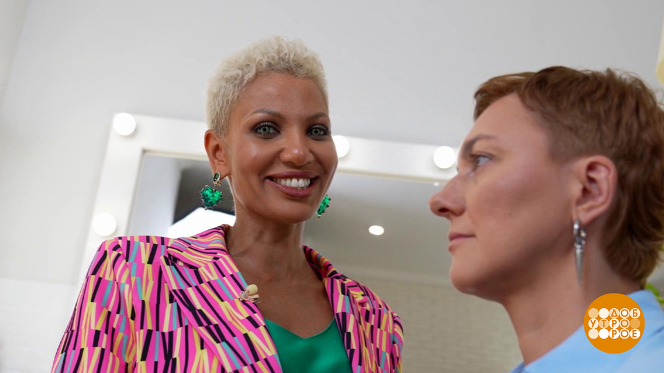 Прячем второй подбородок с помощью макияжа. Доброе утро. Фрагмент выпуска от 22.09.2025