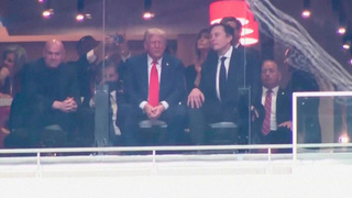 «Я скучал»: стало известно, что Трамп сказал Маску на панихиде по Керку