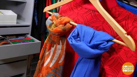 Шарфы и платки: в тесноте, да не в обиде. И не мятые! Доброе утро. Фрагмент 