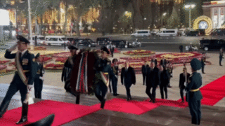 Путин и Рахмон возложили венок к памятнику Исмоилу Сомони: видео