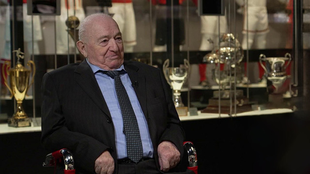 Поздравления с днем рождения принимает футбольная легенда № 9 Никита Симонян