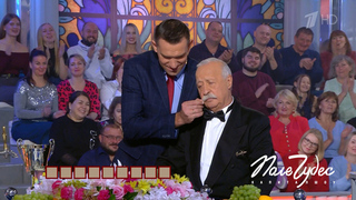 «Усы настоящие или нет?» Инженер из Курской области довел Якубовича до слез. Поле чудес. Фрагмент