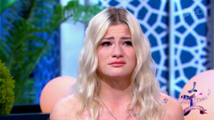 «Мама отдала меня в детский дом», — героиня не смогла сдержать слез, вспоминая детство. Давай поженимся! Фрагмент 