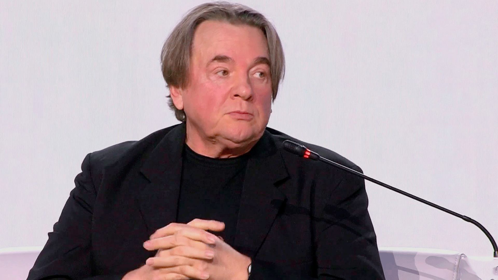 Константин Эрнст стал потерпевшим в деле о подделках Неизвестного