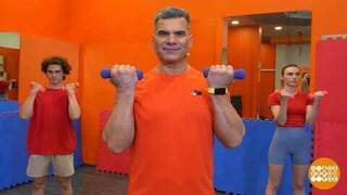 Разминаемся и укрепляем бицепсы. Доброе утро. Фрагмент