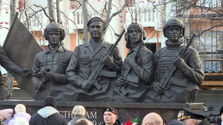 В Североморске открыли памятник военным, которые сражаются с украинскими боевиками