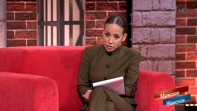 «Вы называете своих девочек предательницами?» Слова матери ужаснули Юлию Барановскую. Мужское / Женское. Фрагмент 