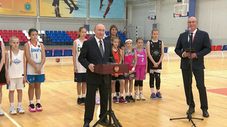 Спорт призван объединять людей и наводить мосты между народами, заявил Владимир Путин