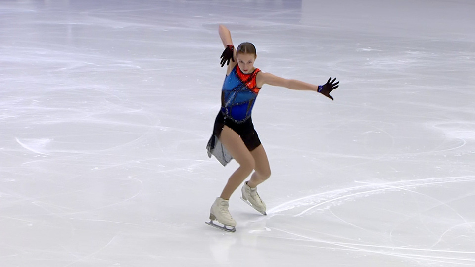 фигуристка на льду