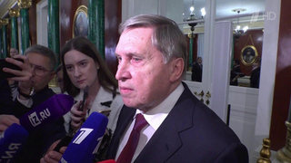 Российско-американские контакты продолжаются, но в ограниченном масштабе, сообщил Юрий Ушаков