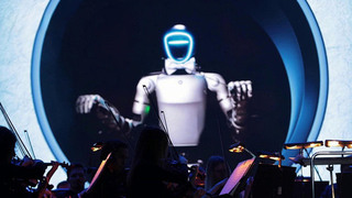 На сцене Мариинского театра впервые оркестром дирижировал искусственный интеллект