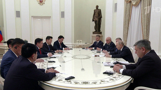 Владимир Путин принял в Кремле премьер-министра Монголии