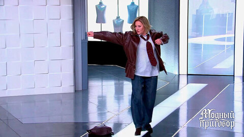 «Пустилась в пляс!» Ведущие оценили реакцию героини на новый образ. Модный приговор. Фрагмент