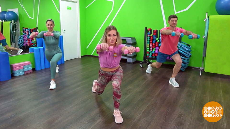 Шаг назад — вперед колено! Доброе утро. Фрагмент выпуска от 21.11.2025